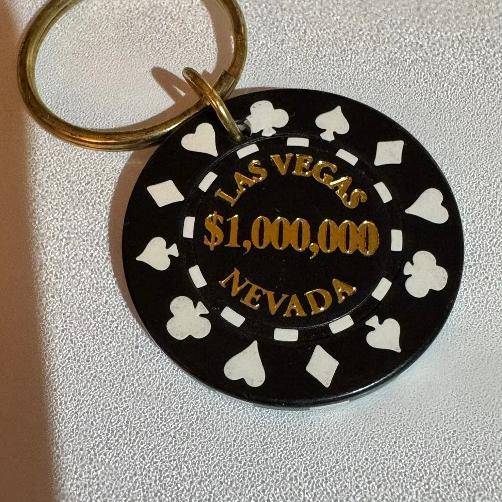 Las Vegas‎ Nevada 1 Million Dollar Casino Chip Keychain Gold Tone Ring
